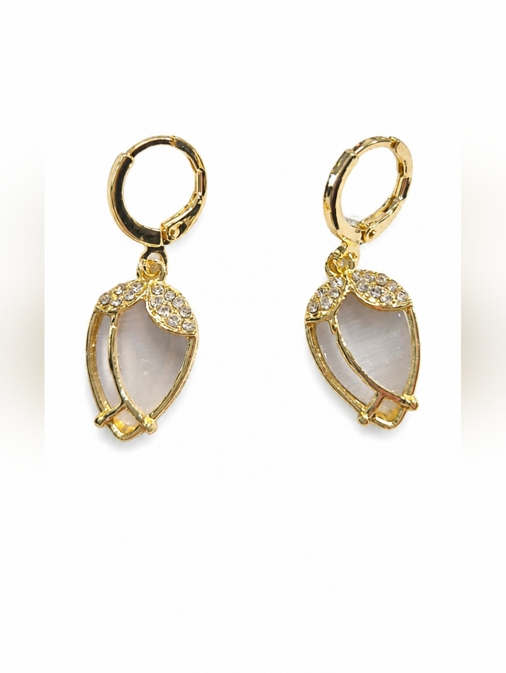 GOLD CATS EYE Dangle Earrings.